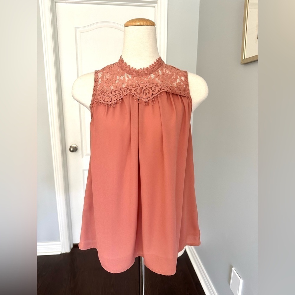 Vero Moda Sleeveless Lace Yoke Blouse in Dusty Pink